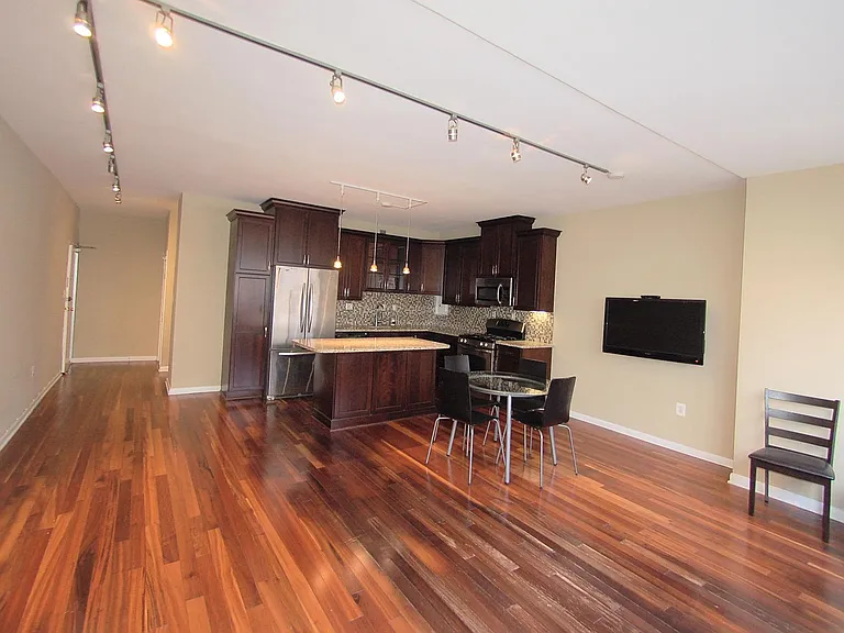 522 21st St NW #208 — Photo 7