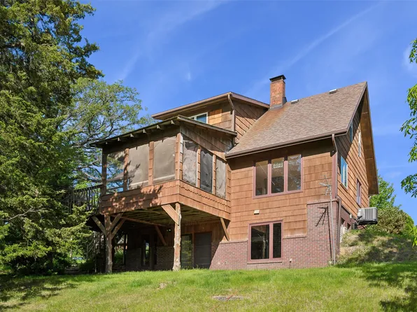 34510 Irving Ct, Earlham, IA 50072