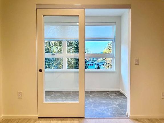 3rd image of 3264 Vanness Ave #2