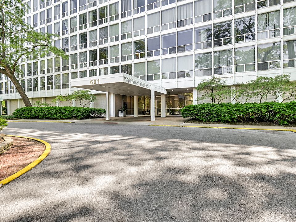 1st image of 601 E 32nd St APT 403