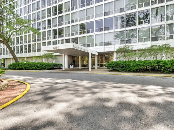 601 E 32nd St APT 403, Chicago, IL 60616