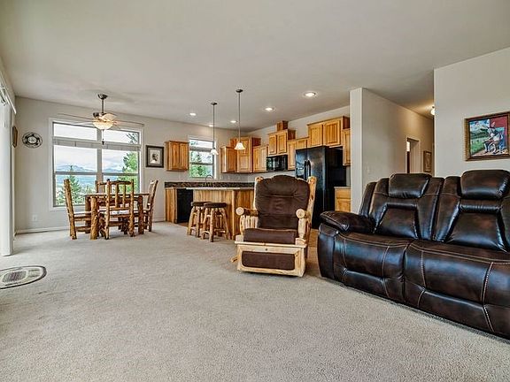 5th image of 990 Cumberland Drive