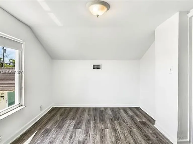 117 E 10th St #117 — Photo 20