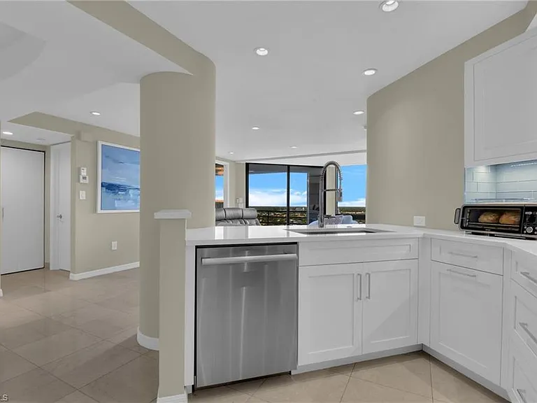 4751 Gulf Shore Blvd N #3 — Photo 7