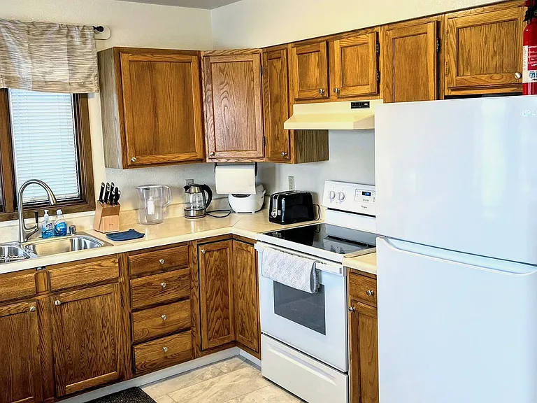 1401 Cordova St #3 — Photo 9