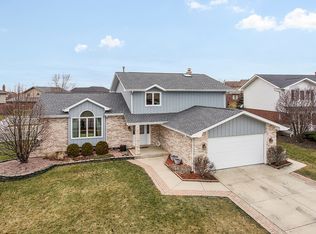 8048 Stonegate Dr, Tinley Park, IL 60487