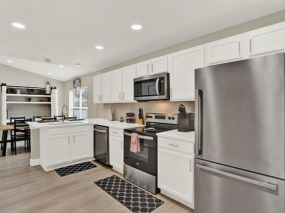3rd image of 188 Ridgemont Ct