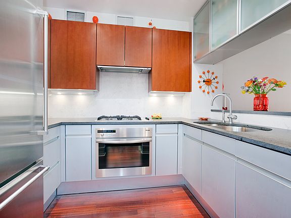5th image of 300 E 55th St APT 7D