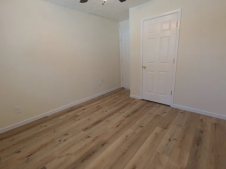 1404 Kit Carson Dr — Photo 10