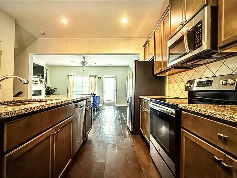 900 Society Cir SW — Photo 4