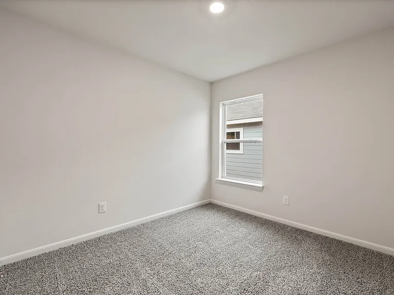 The secondary bedroom is a perfect space for children's bedrooms or guest rooms.