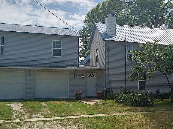3rd image of 109 W Railroad St