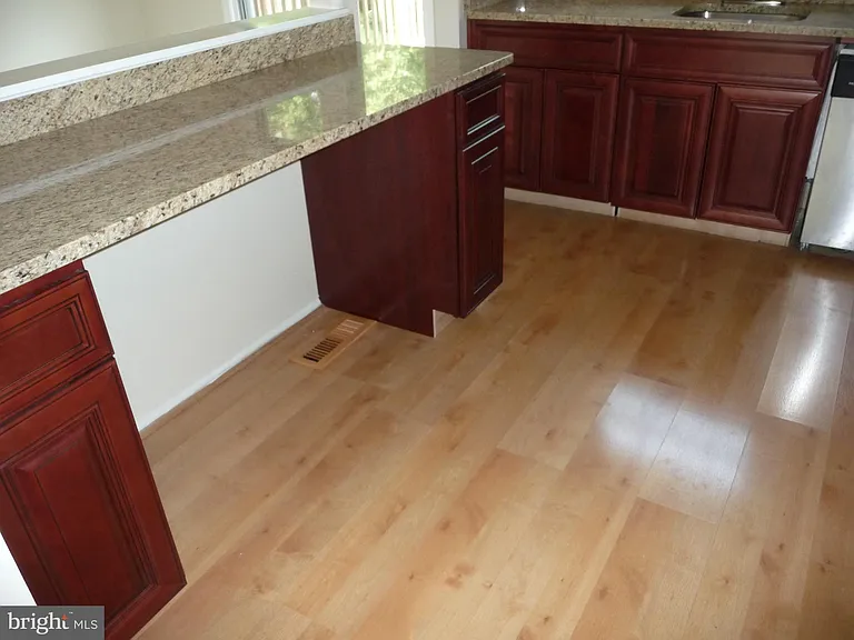 7665 Sheffield Village Ln — Photo 10