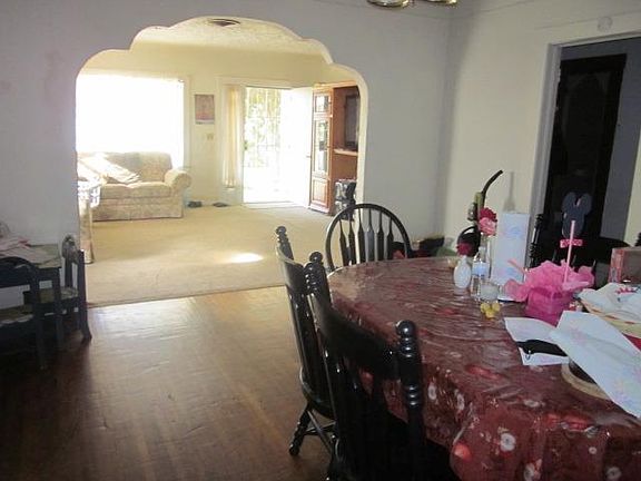 4th image of 2729 Lake St