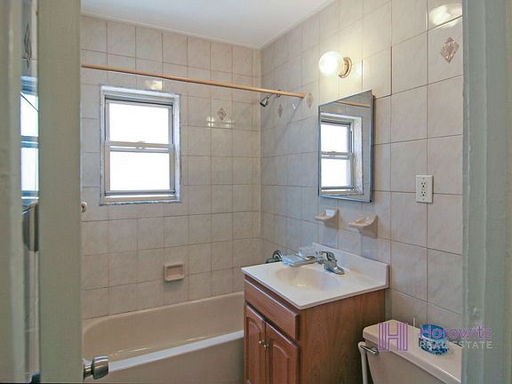 5th image of 3718 21st Ave #2