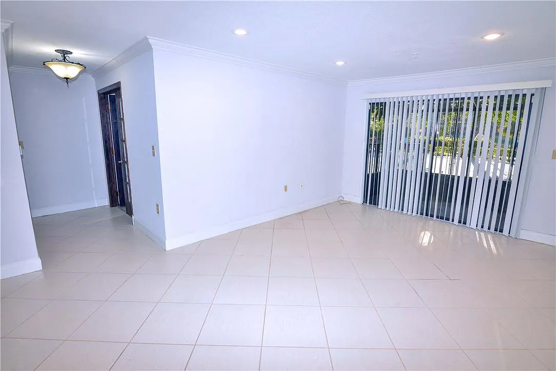 2 bed, 1.0 bath, 758 sqft, $1,950 — Photo 3