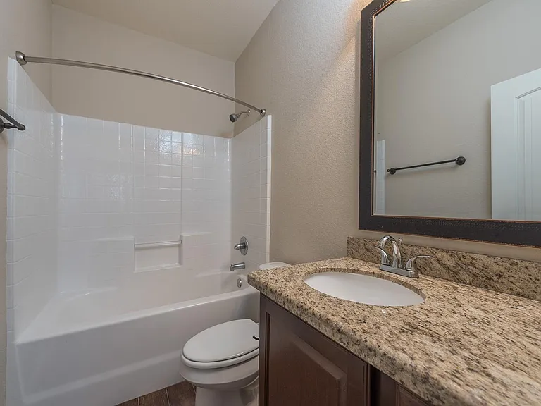 300 Live Oak St — Photo 6