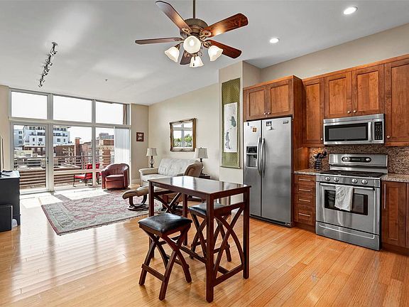 3rd image of 9 N Euclid Ave #401