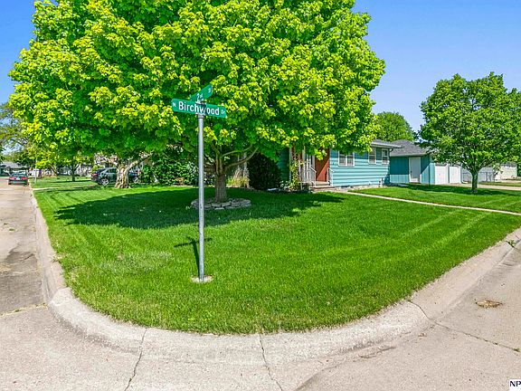 3rd image of 211 N Birchwood Dr