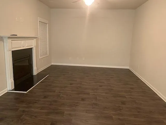910 Walnut Woods Dr — Photo 3