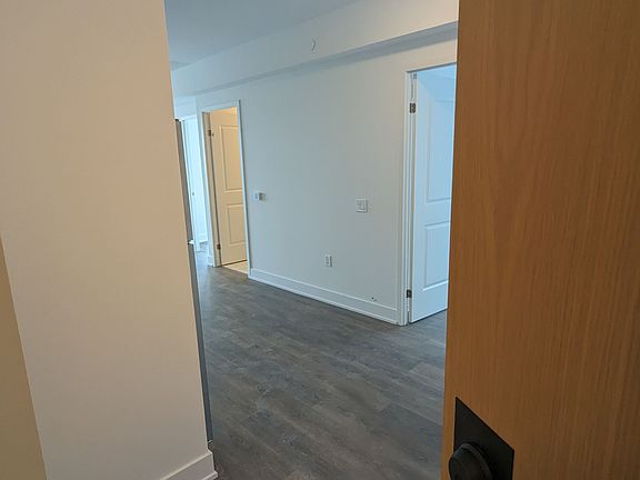 3rd image of 202 Burnhamthorpe Rd E #1607