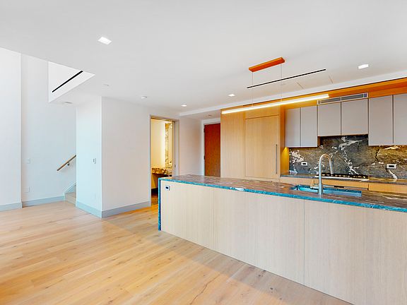 5th image of 101 W 14th St APT 4E