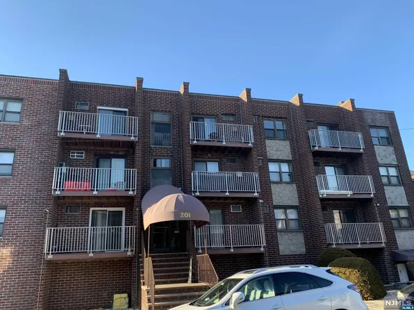 201 12th St APT 21, Palisades Park, NJ 07650