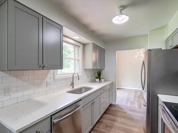 429 Nottingham Rd, Stoughton, WI 53589