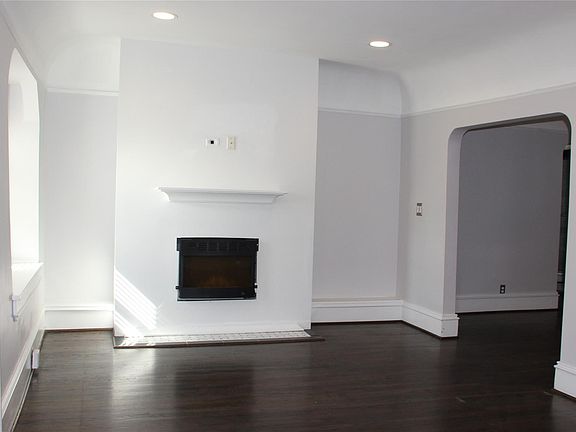4th image of 115 E Lincoln Ave
