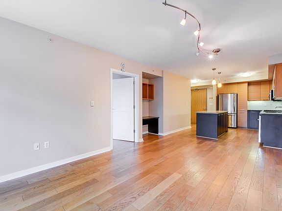 5th image of 170 King St Unit 405