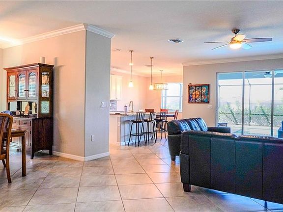 4th image of 2429 Fallglo ST