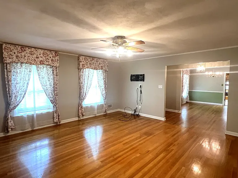 1943 Birchwood Way — Photo 9