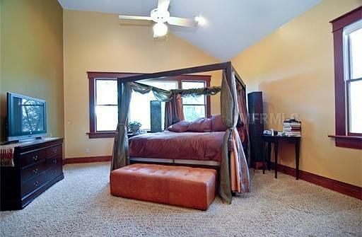 5th image of 3010 W Chapin Ave