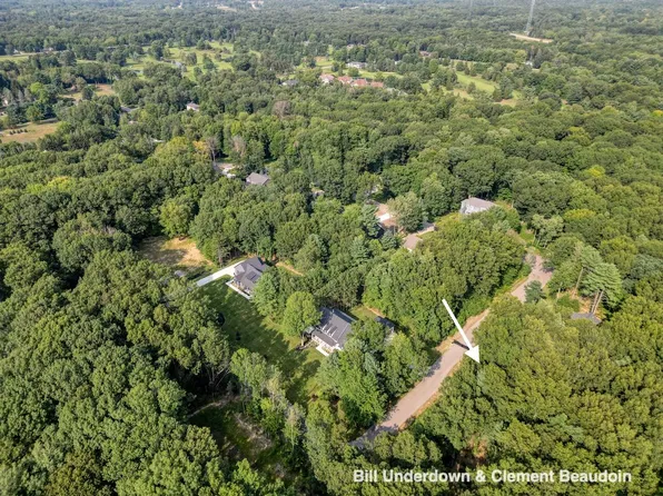 6440 Gaslight Cir, Saugatuck, MI 49453