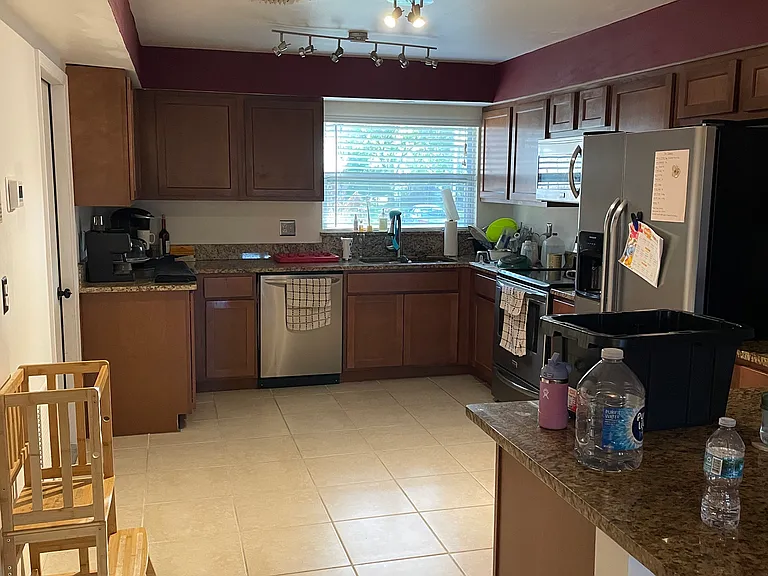 901 Nevada Dr NE — Photo 9