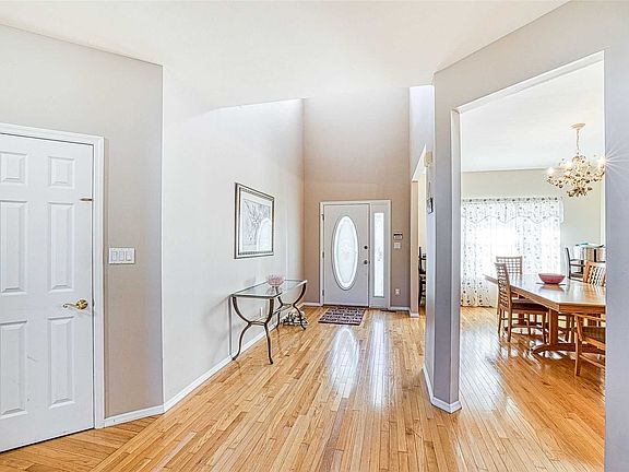 3rd image of 77 Beechwood Dr