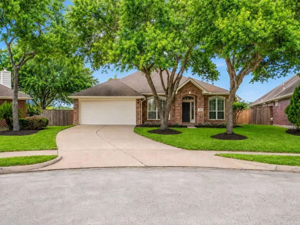 8823 Saratoga Dr, Sugar Land, TX 77479