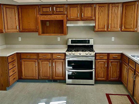 3rd image of 2624 Pine St
