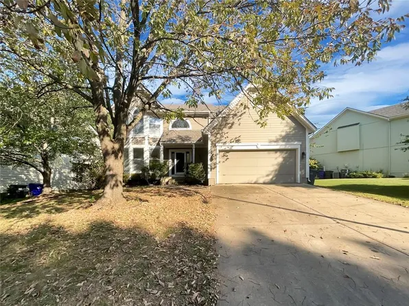 12534 S Alcan Cir, Olathe, KS 66062