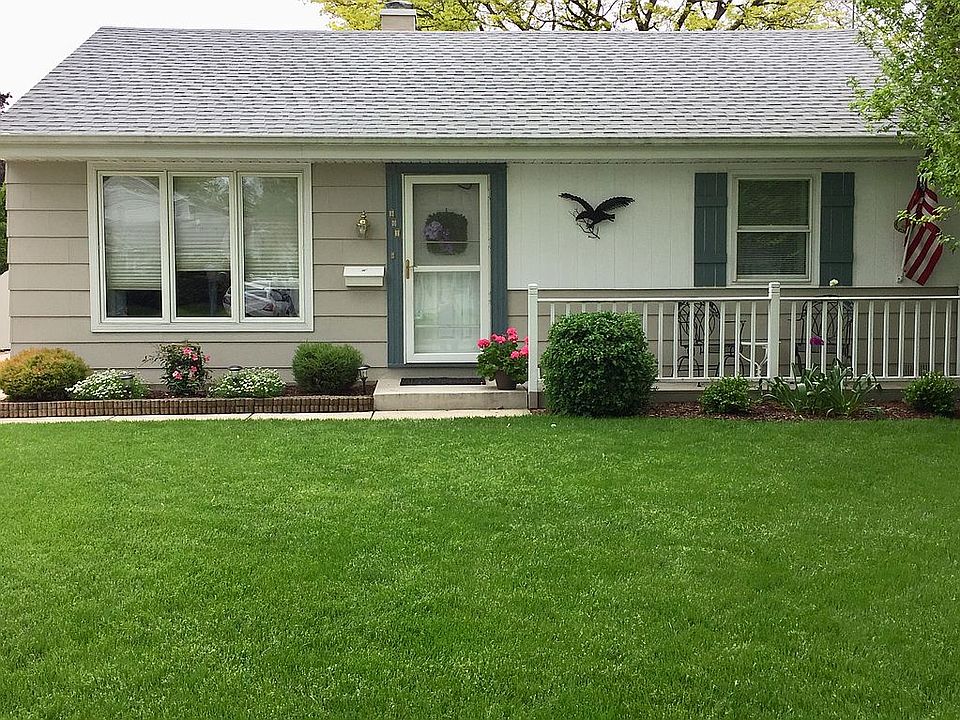 2nd image of 302 N School St