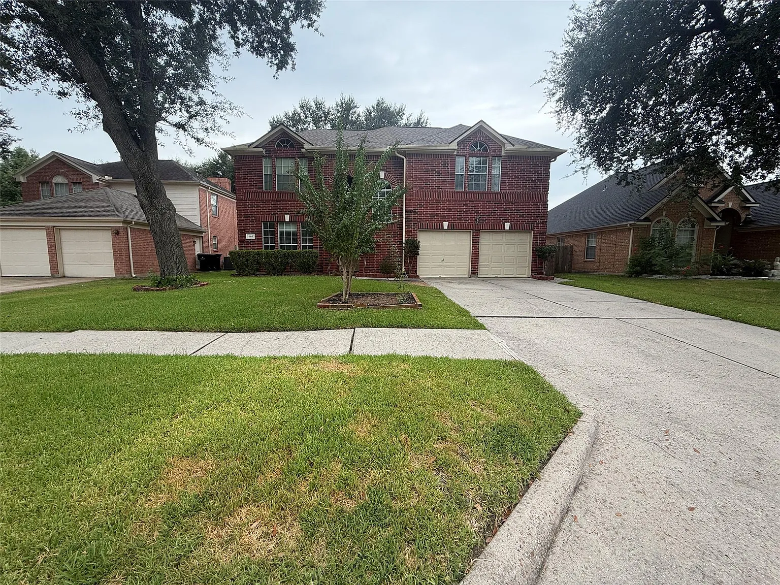 4 bed, 2.5 bath, 2290 sqft, $2,500 — Photo 2