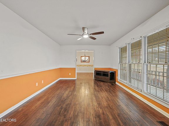 5th image of 729 Clydesdale Ave