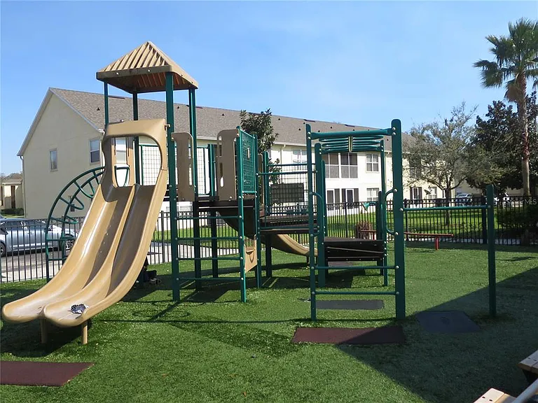2806 Club Cortile Cir #B — Photo 5