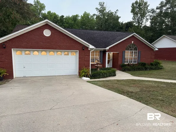 100 Sue St, Flomaton, AL 36441