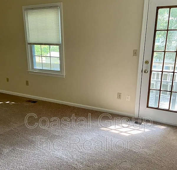 910 Jay Are Ct — Photo 16