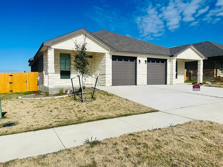 4919 Rose Garden Loop — Photo 2