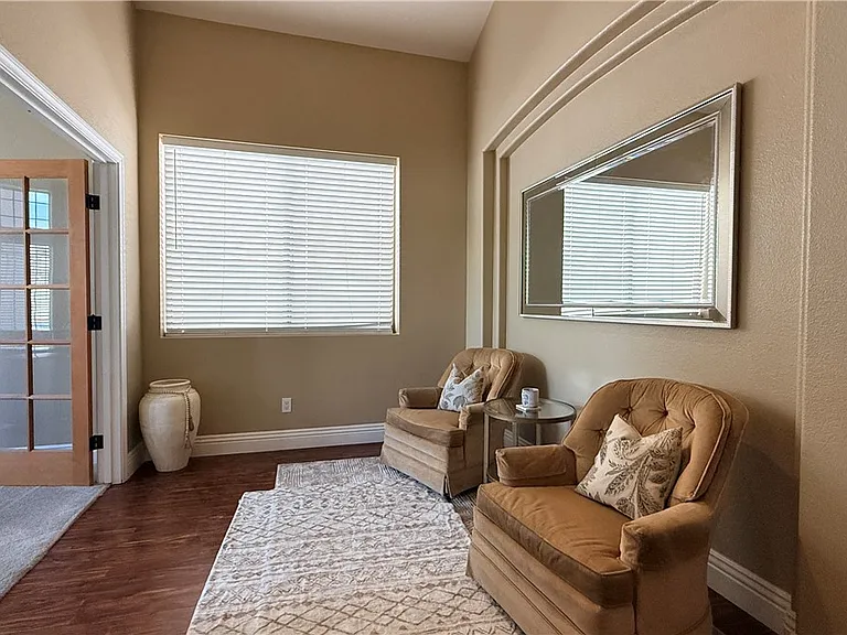 10633 Adamsong Ave — Photo 2