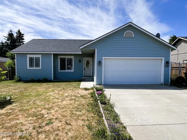 1215 Vineyard Dr, Tieton, WA 98947