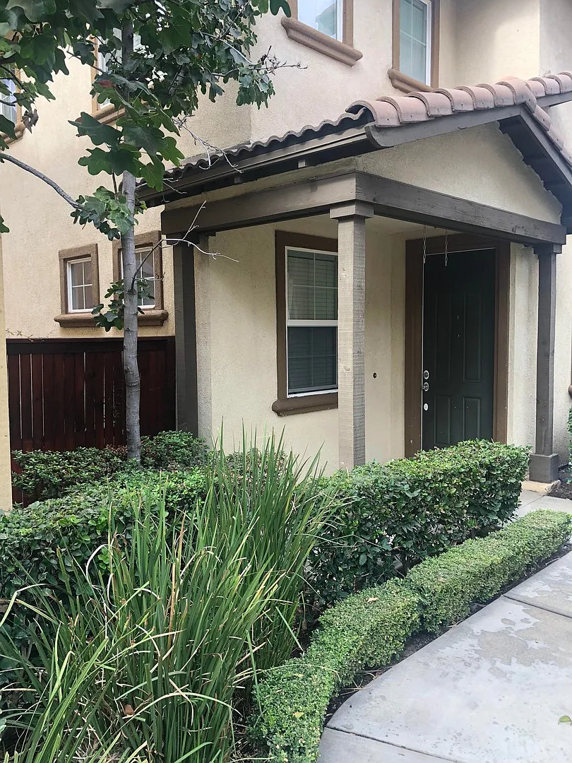 Beautiful Riverside 2 Story House — Photo 1