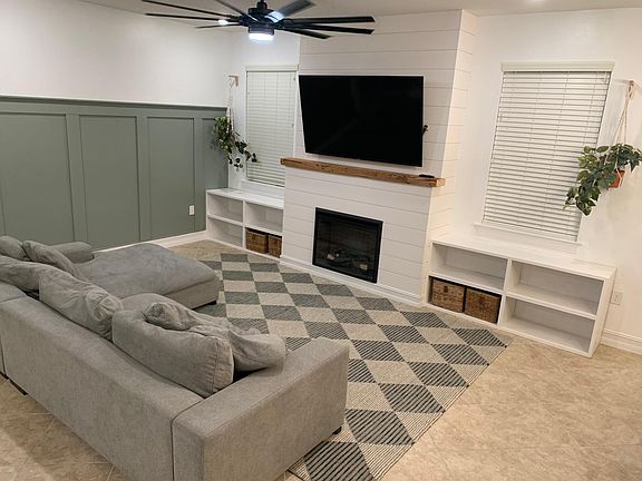 3rd image of 3240 Baravaldo Cir